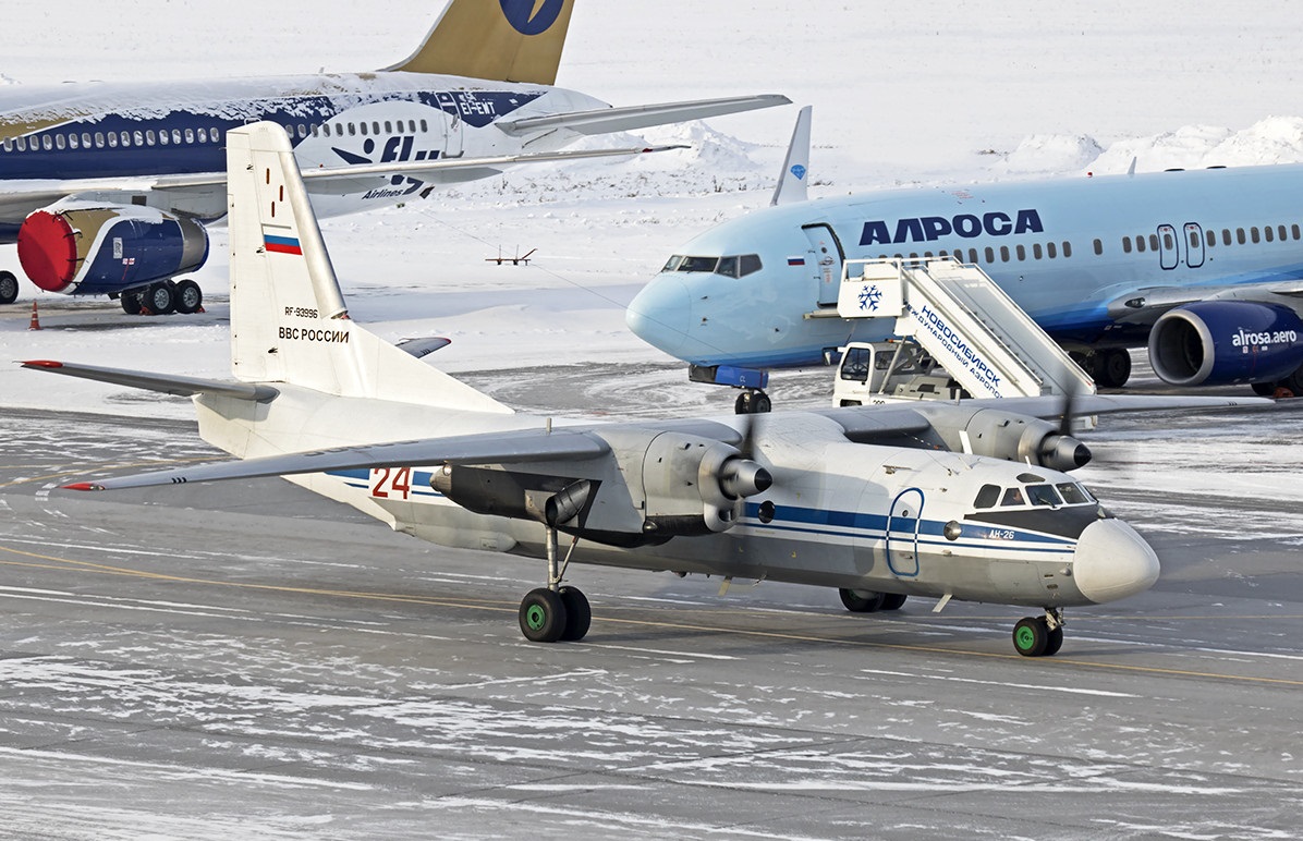 Многоцелевой транспортный самолет Ан-26. - Российская авиация